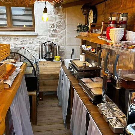 Les Chambres De Paulette Chambres A Theme Jack Sparrow Saintes-Marie-la-Mer Buitenkant foto