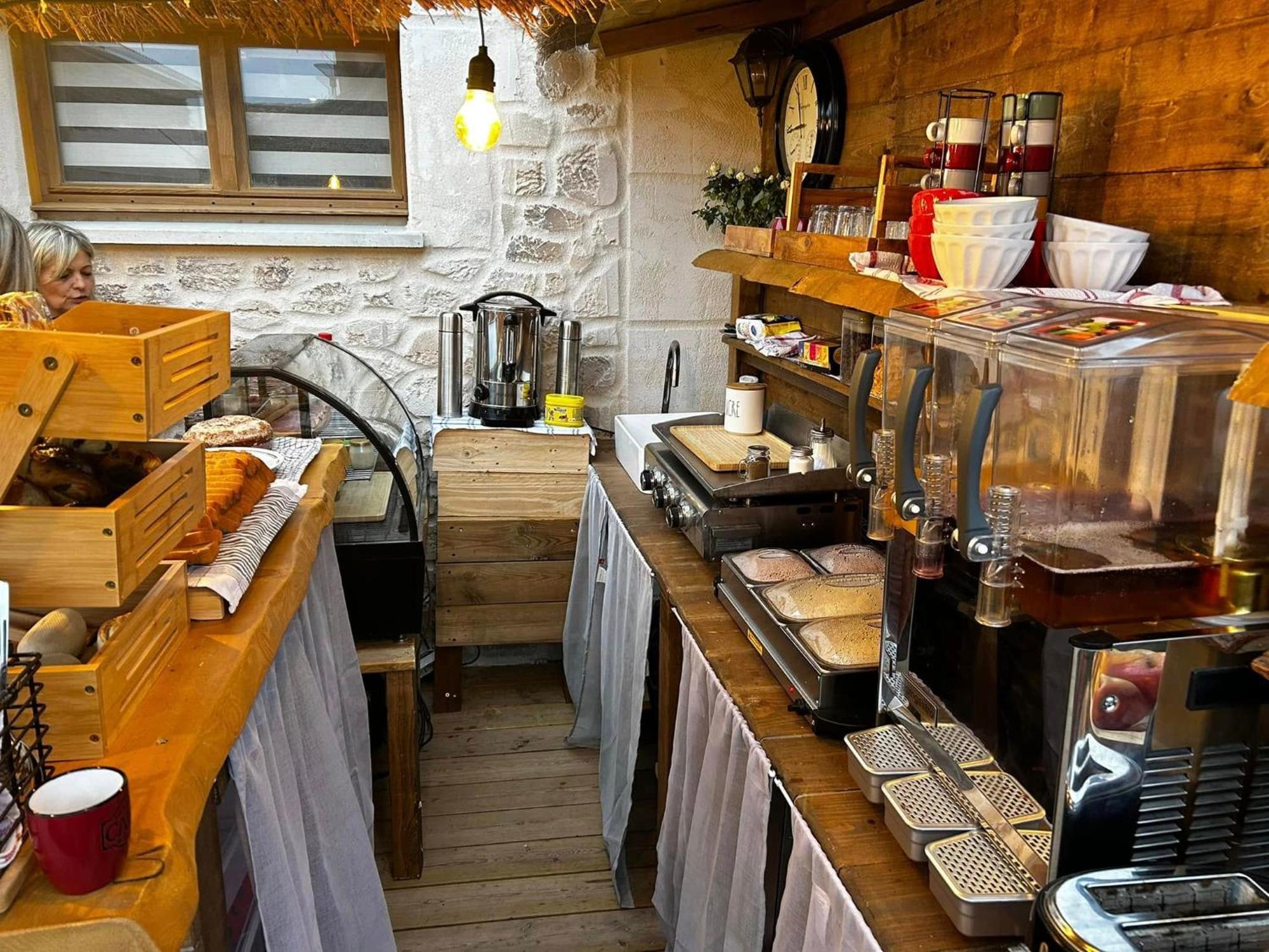 Les Chambres De Paulette Chambres A Theme Jack Sparrow Saintes-Marie-la-Mer Buitenkant foto